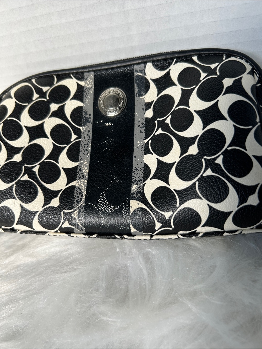 Coach classic Black & White Patterned Women's Cosmetic Pouch - Picture 2 of 5